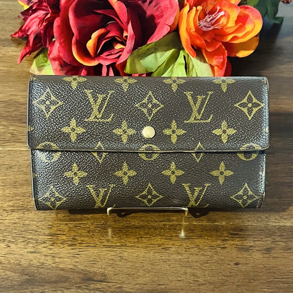 Authentic Louis Vuitton International Long Wallet - EUC